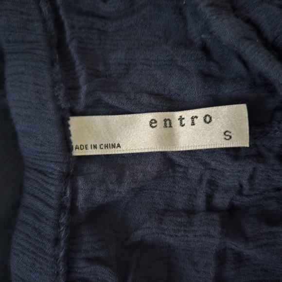 Entro Navy Cold Shoulder Crop Top - Picture 3 of 4